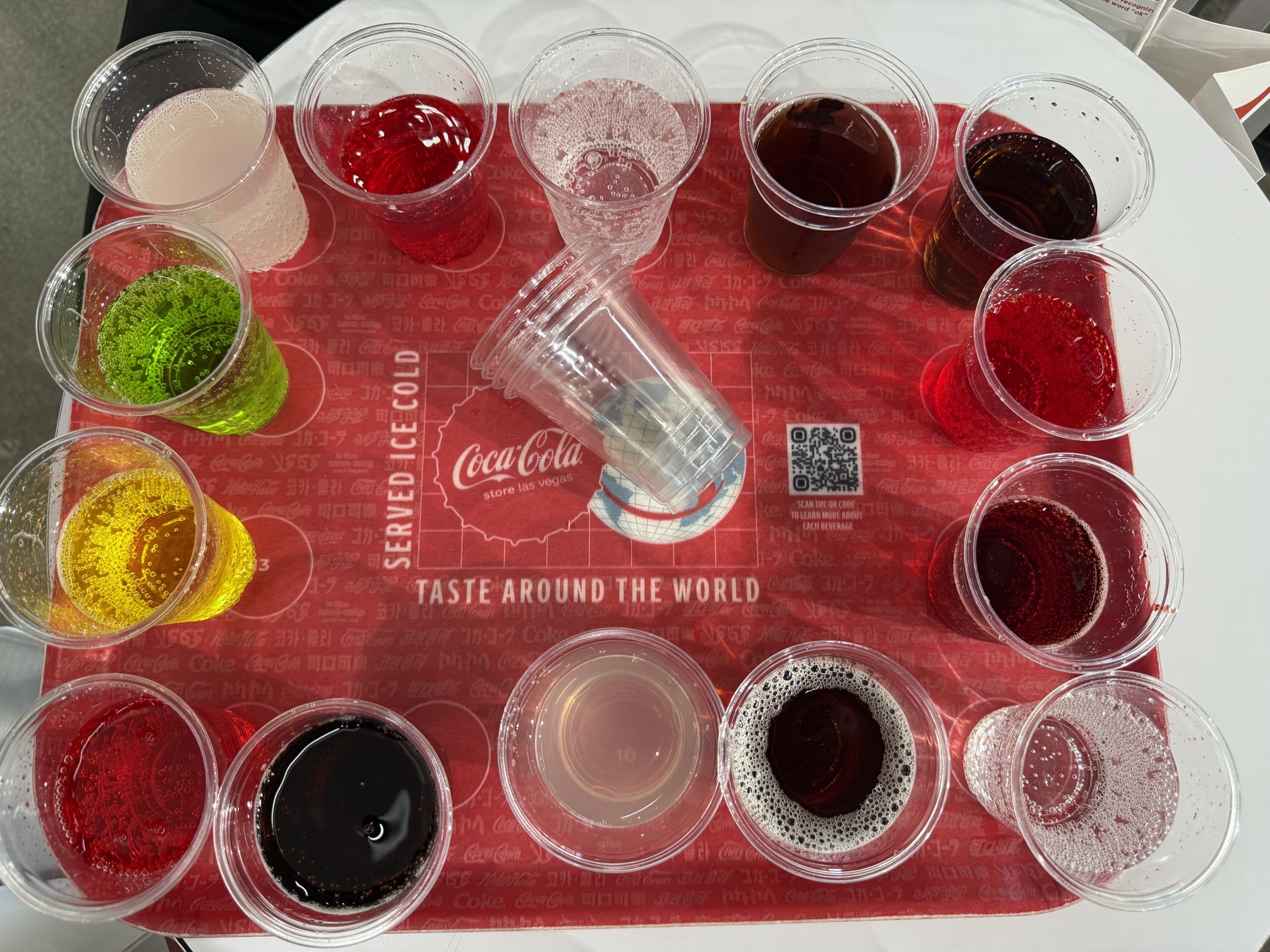 ラスベガスで世界横断14カ国のコカ・コーラ系ドリンクを飲み比べレビュー！「かき氷のシロップ」「グレープフルーツの皮の味」他多数