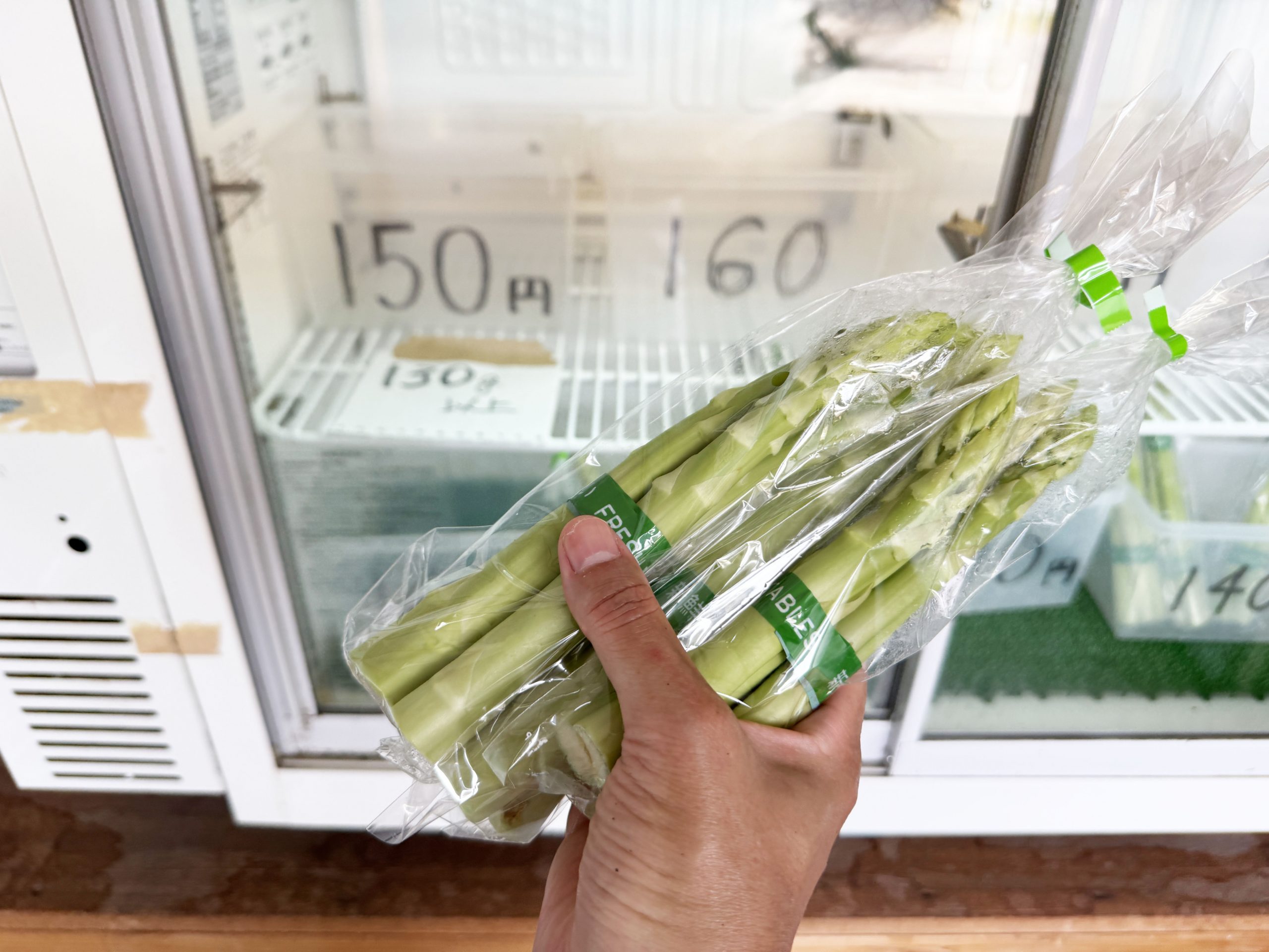 静岡県民はいいよなぁ、いつもおいしいアスパラが食べられて。無人販売所にアスパラを買いに行けるしさぁ