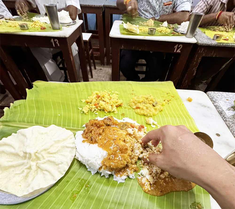 【インドカレー】インドのインド人は素手で食べていたがタイのインド人はスプーンで食べていたという事実