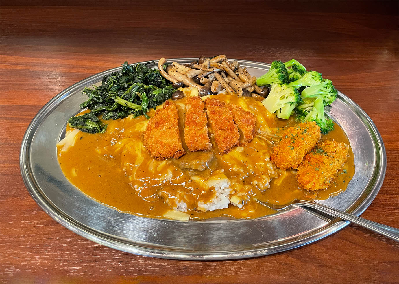 【グルメ情報】実際に食べて感動したカツカレー20選発表 / 激うまカレーライスの福岡県警察本部食堂は選外に