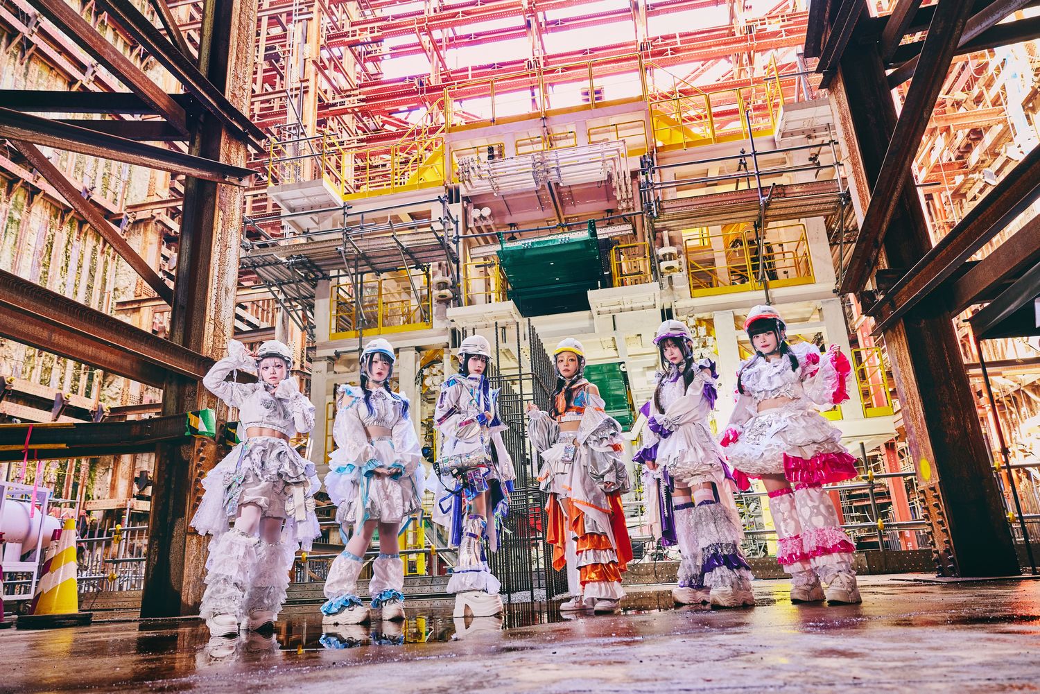 ライブアイドル界の新鋭「Maison de Queen」CLUB CITTA’でのワンマンを成功させリリースしたメジャーデビュー曲のジャケットはユニークな仕上がりに！