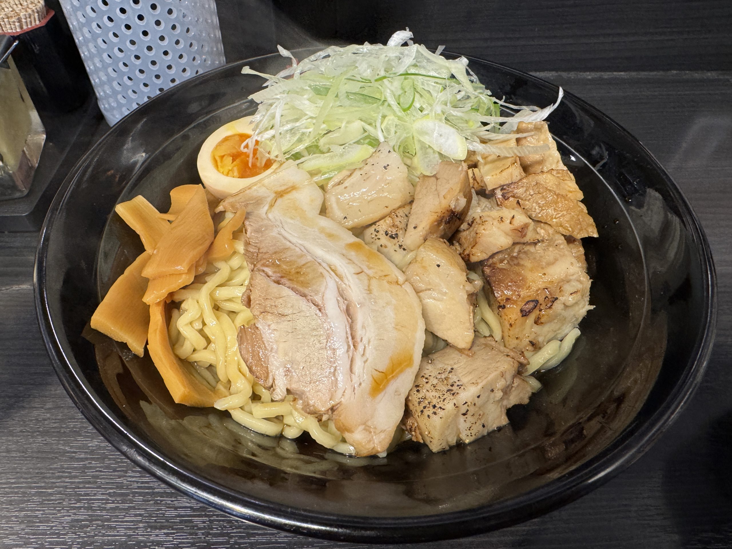 春日亭の油そばを「もっと美味しく食べる食べ方」はコレだよ