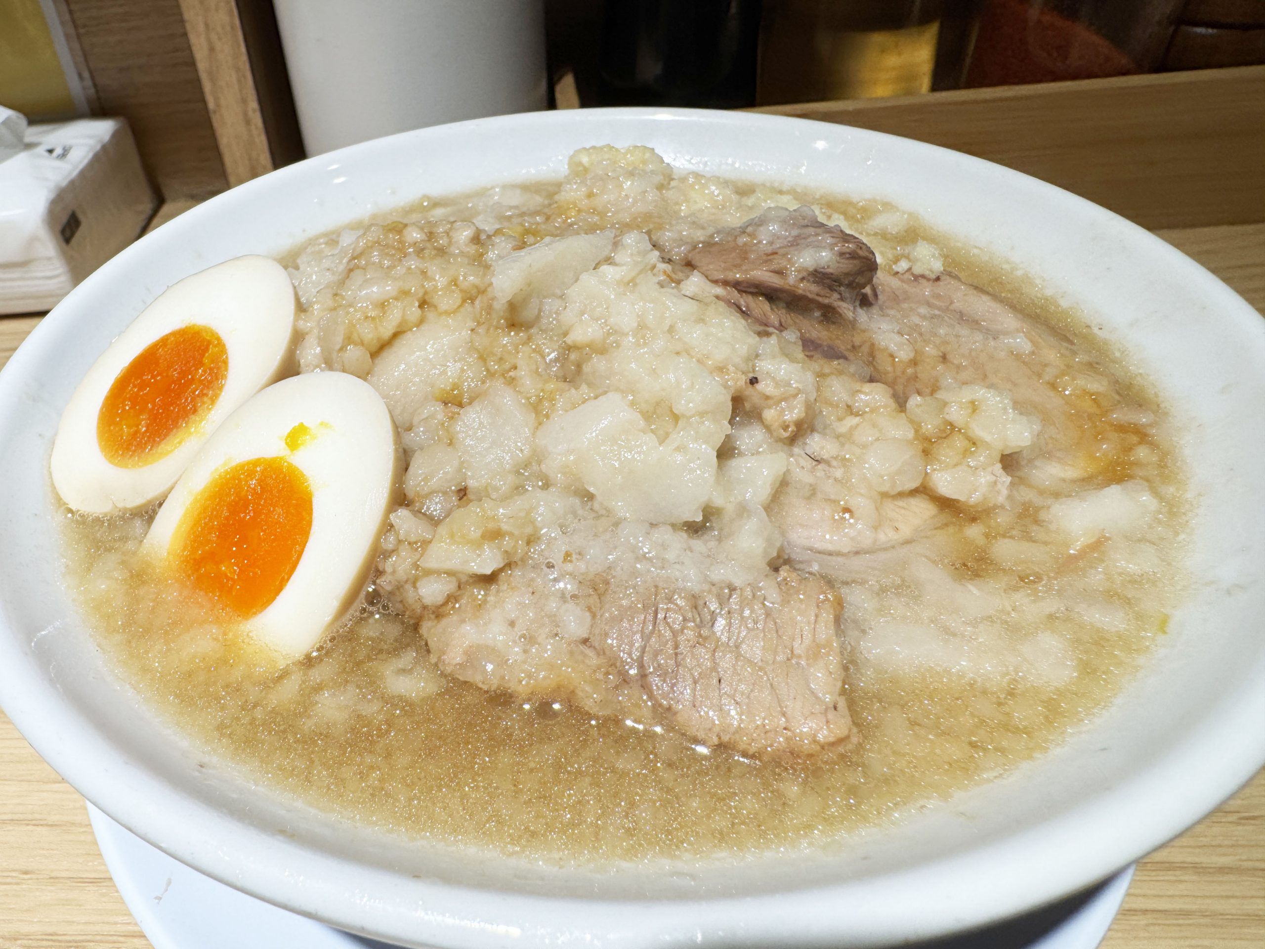 悪いことは言わないからラーメン二郎インスパイア系ラーメン屋「豚の子」ではヤサイ抜き味玉子トッピングを食べな