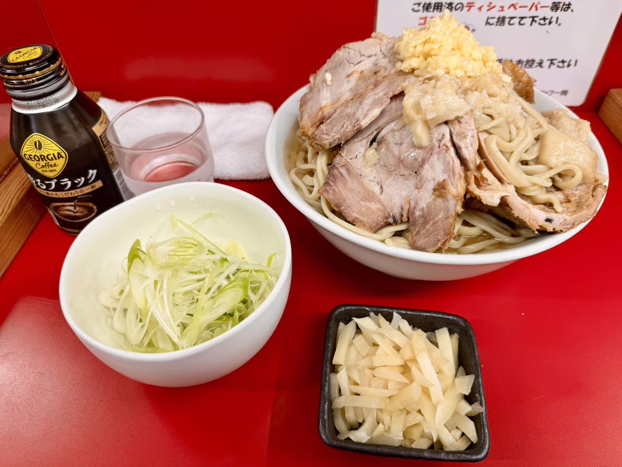 ラーメン二郎のラーメンを食べながらコーヒー飲んだら猛烈に否定された件