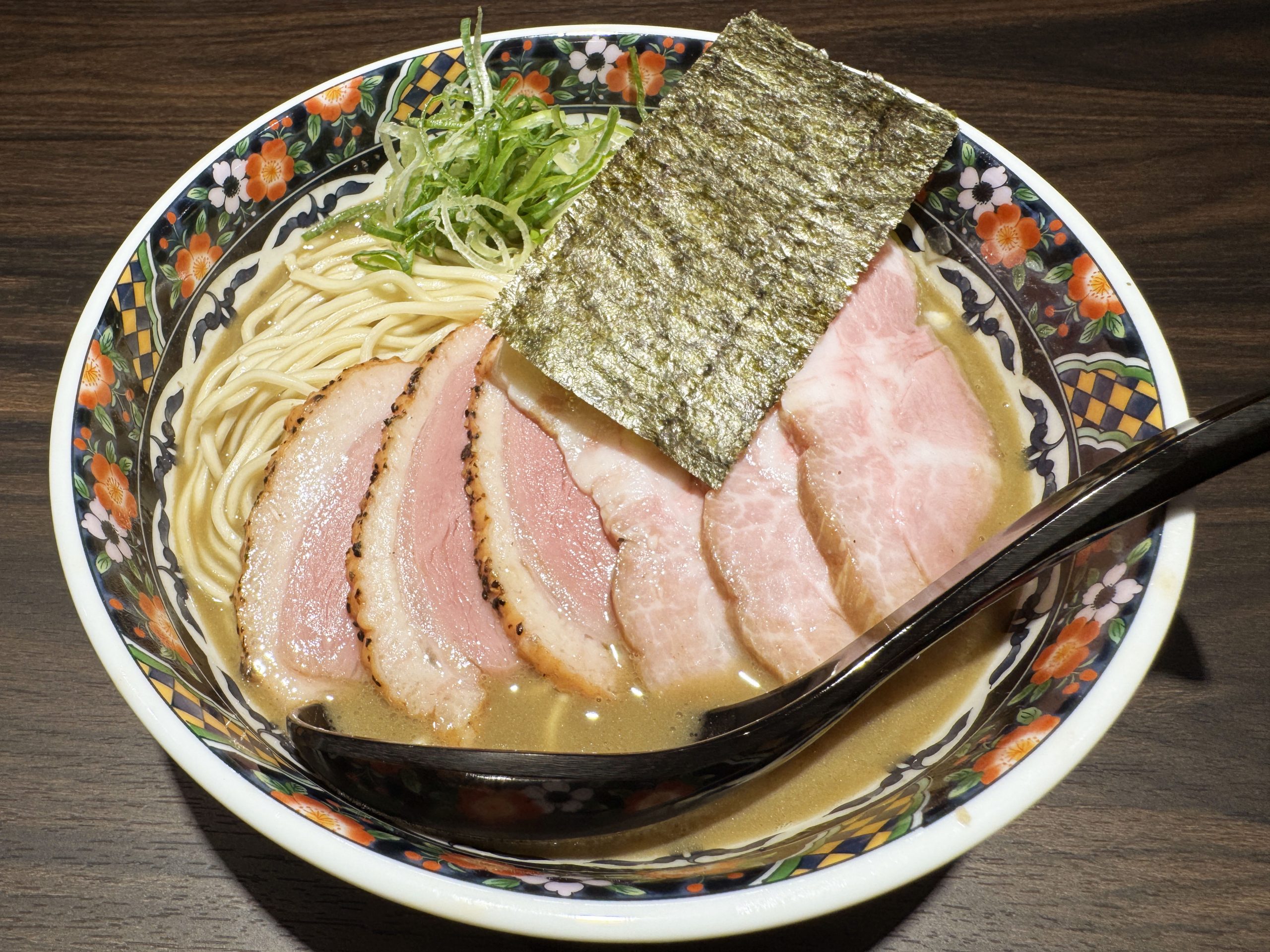 【食物語】超人気ラーメン店「つきひ」の新店として「まいまい」が東京神田に誕生！ ラーメン噛みました！ 僕はキメ顔でそう言った