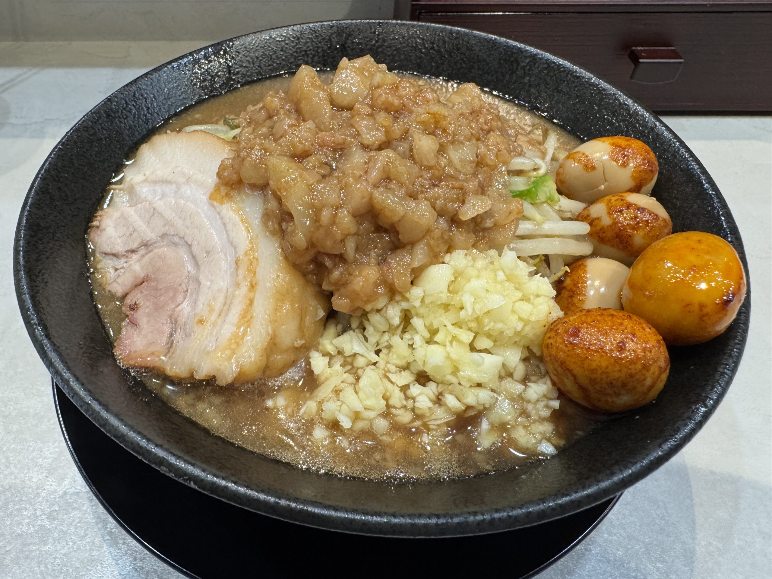 【黒烏龍茶無料飲み放題】ラーメン二郎インスパイア系ラーメン店クレイジーポーク「あの呪文いりません」