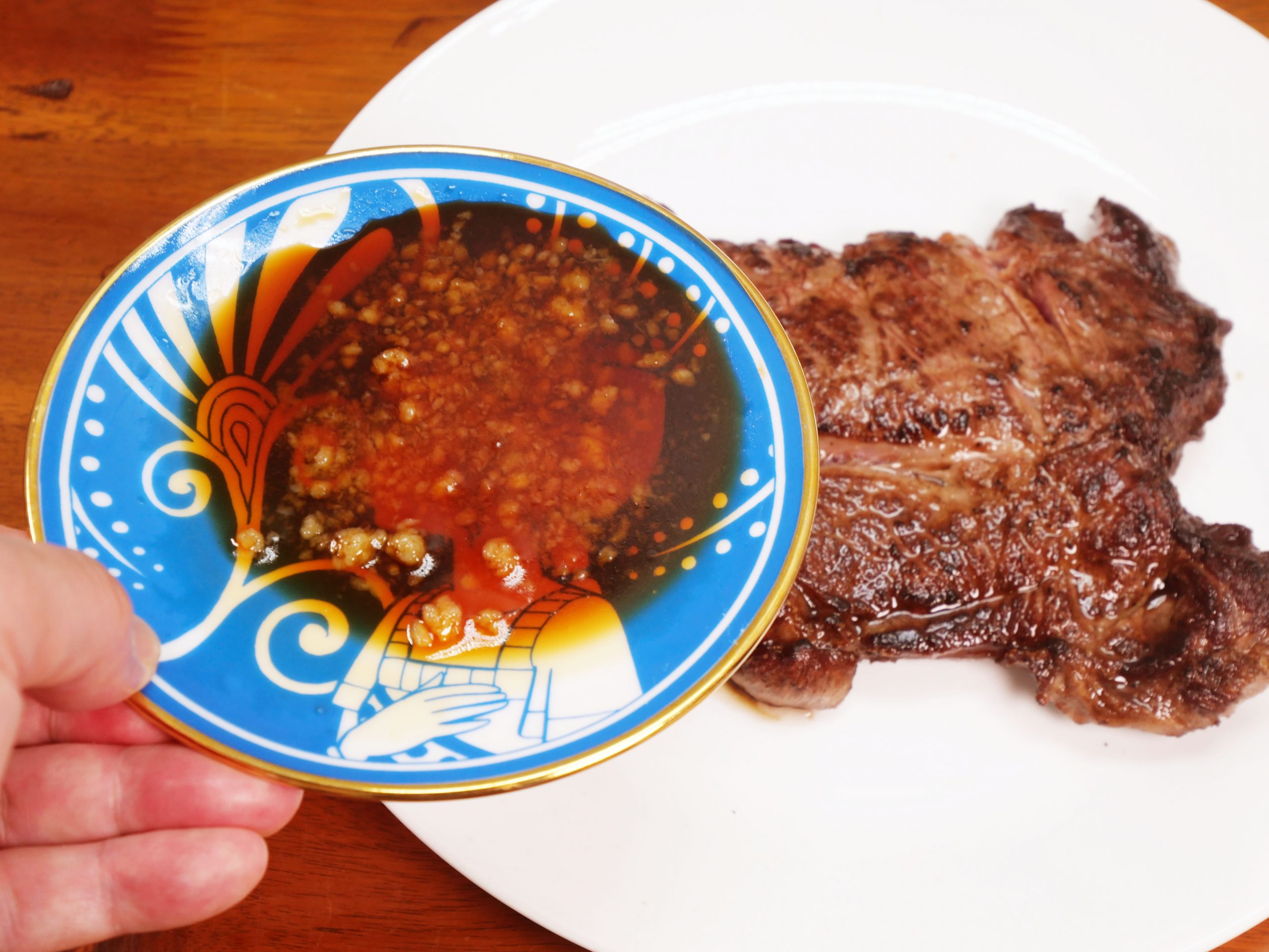 【神レシピ】料理人・鳥羽周作シェフによる「スーパーで買ったステーキ肉のおいしい作り方」はニンニク醤油でもウマイ