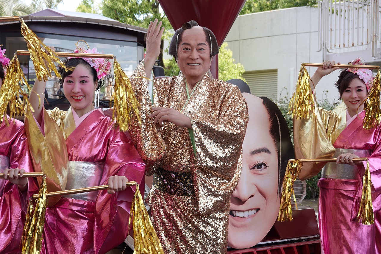 松平健が、地上15mからGWの晴れ祈願！横浜・八景島シーパラダイスとのコラボで『マツケンまみれゆうえんち』開催中