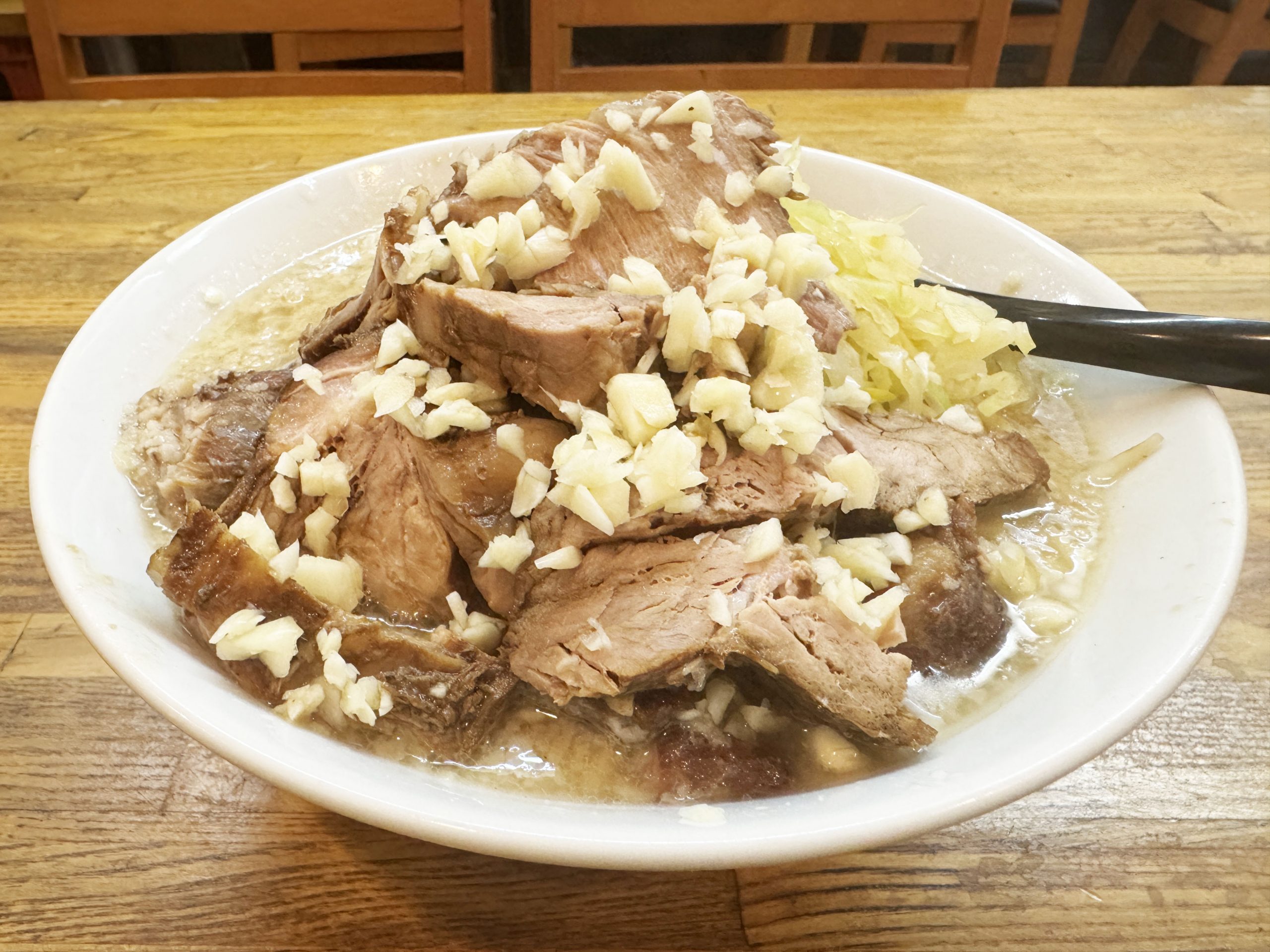 まだラーメンマニアが気がついてない秋葉原最強レベルのラーメン二郎系ラーメンが存在した件→ 中華酒場 桜坊