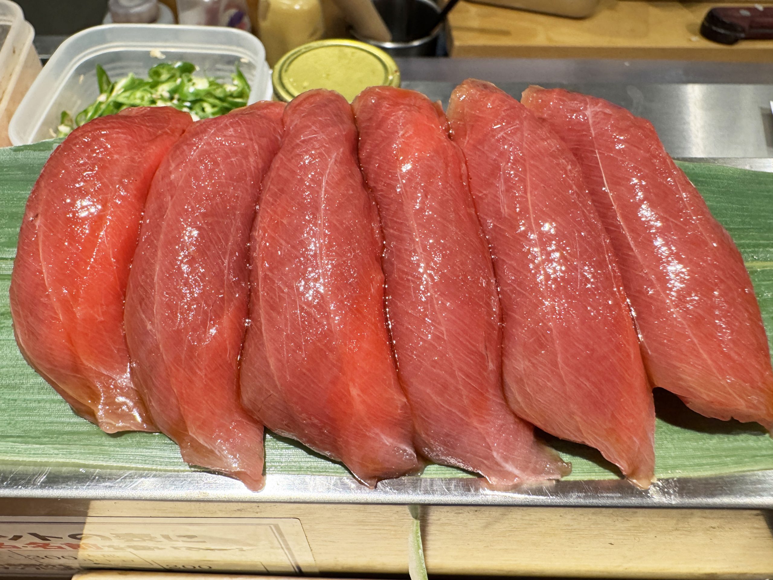 【東京グルメ】新橋最強の食券式立ち食い寿司居酒屋「かど平」が最高すぎるという話